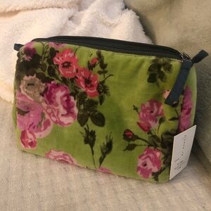 TO BE Chicago Velvet Zippered Pouch Pink Roses